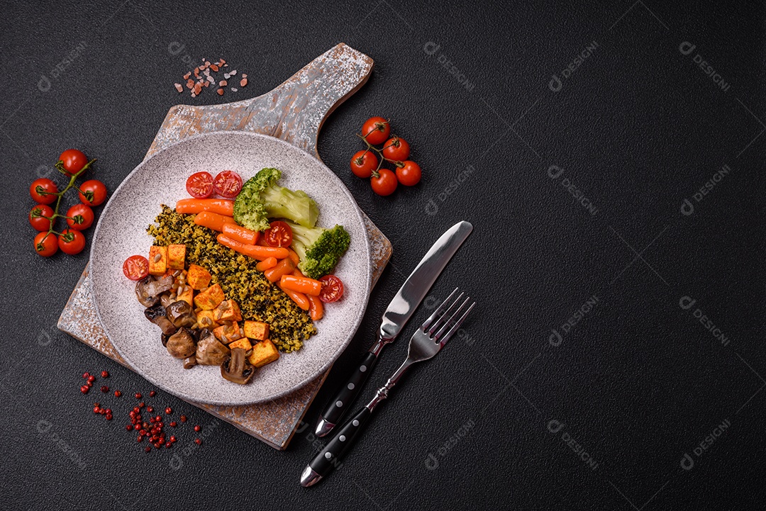 Legumes e verduras em prato em uma mesa de concreto