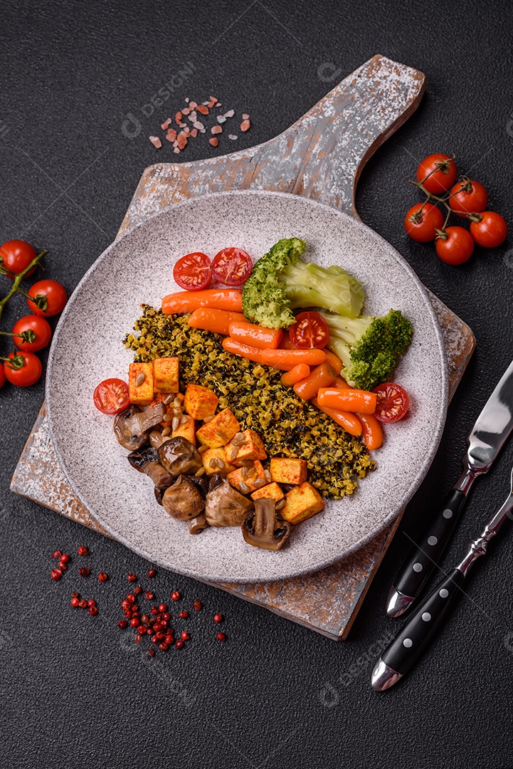 Legumes e verduras em prato em uma mesa de concreto