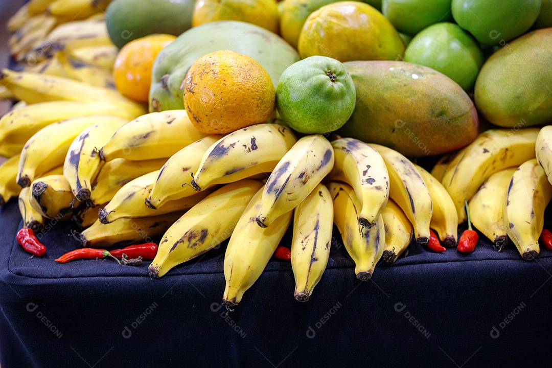 Bananas e outras frutas deliciosas