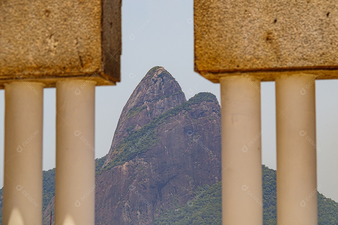 Two Hill Brother visto do alto de um prédio na Lagoa Rodrigo de Freitas