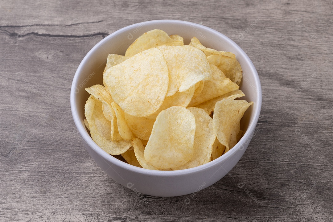 Tigela com batatas chips