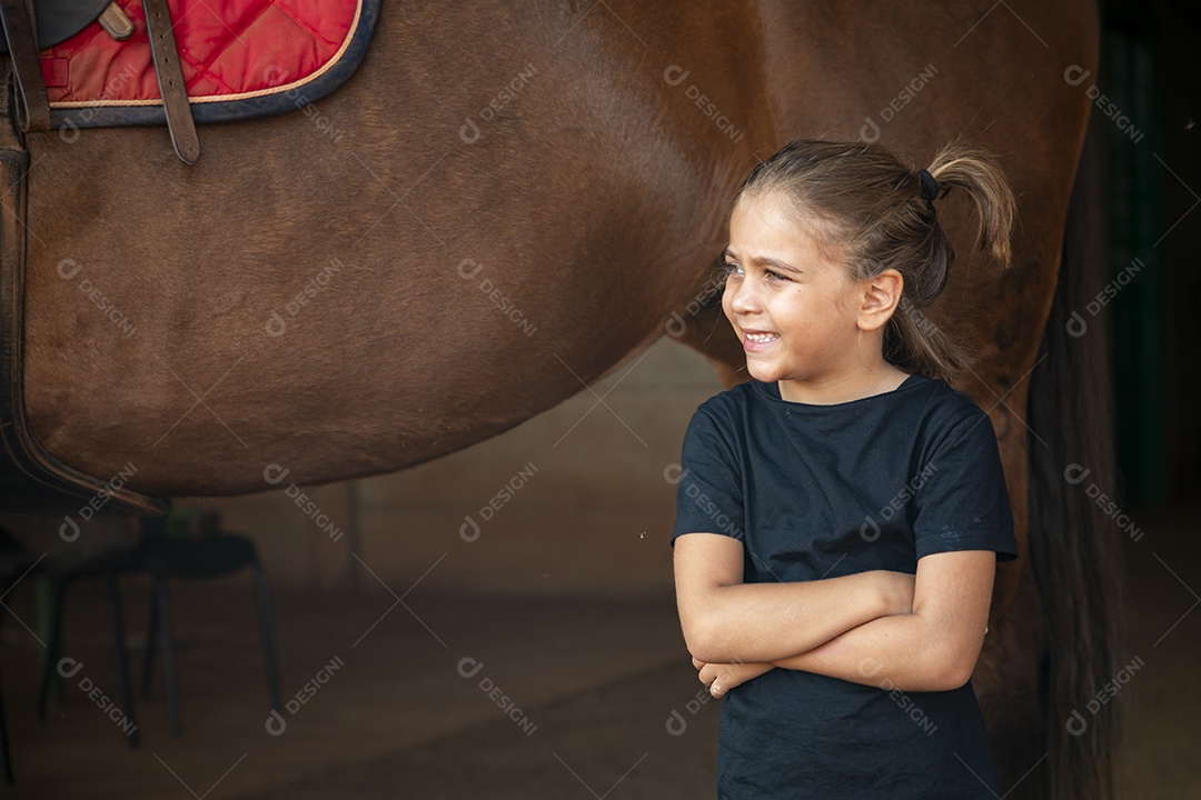 Uma criança ao lado de uma criança