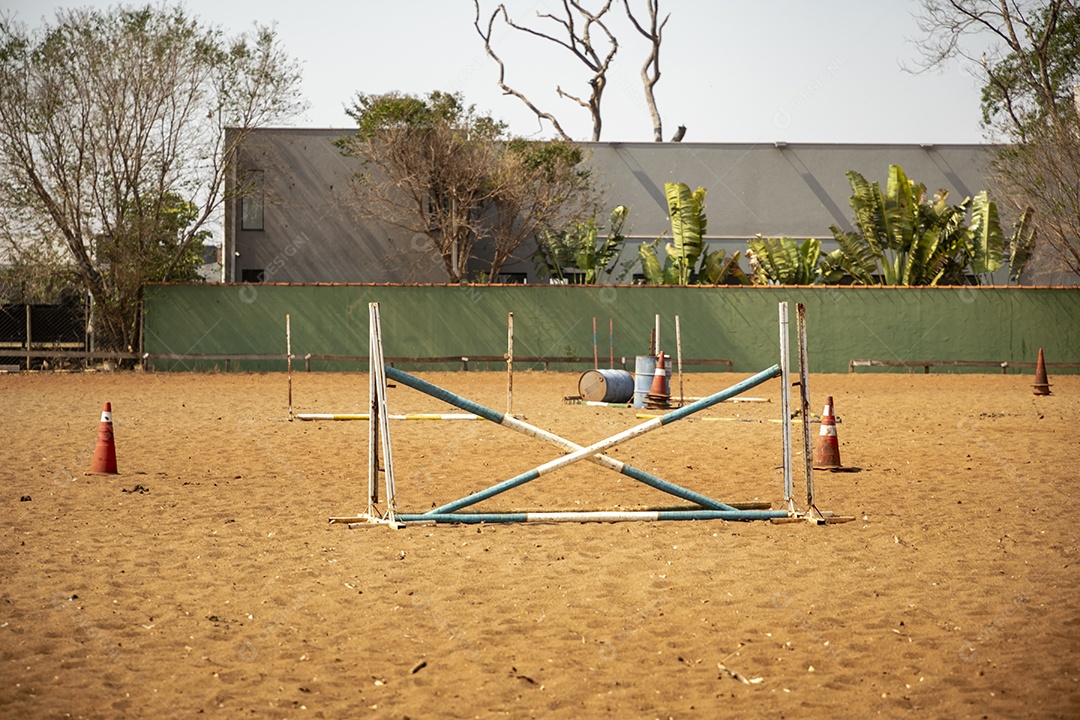 Aras com obstáculos para hipismo