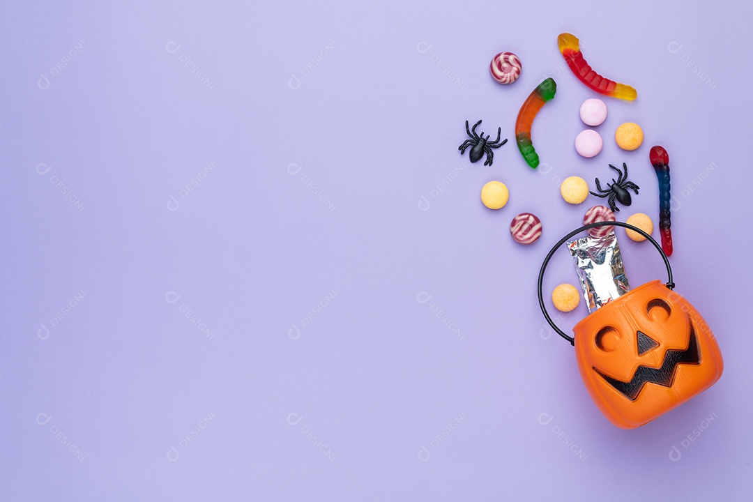 Balde cheio de doces e balinhass para halloween