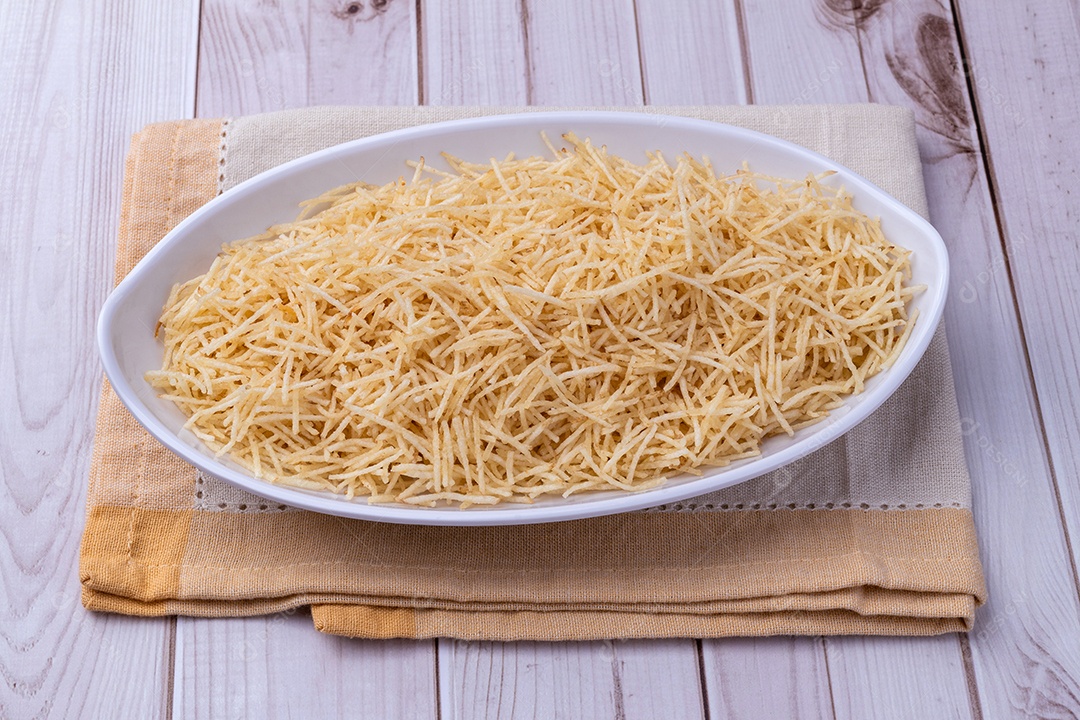 Travessa com batata palha