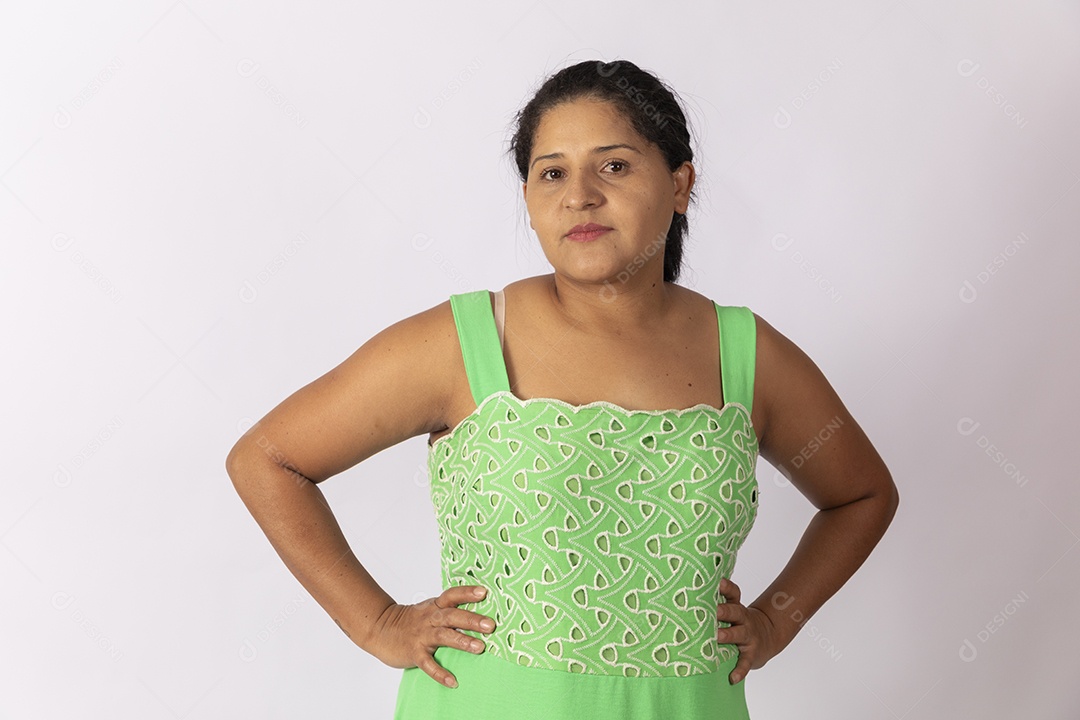 Linda mulher de vestido verde