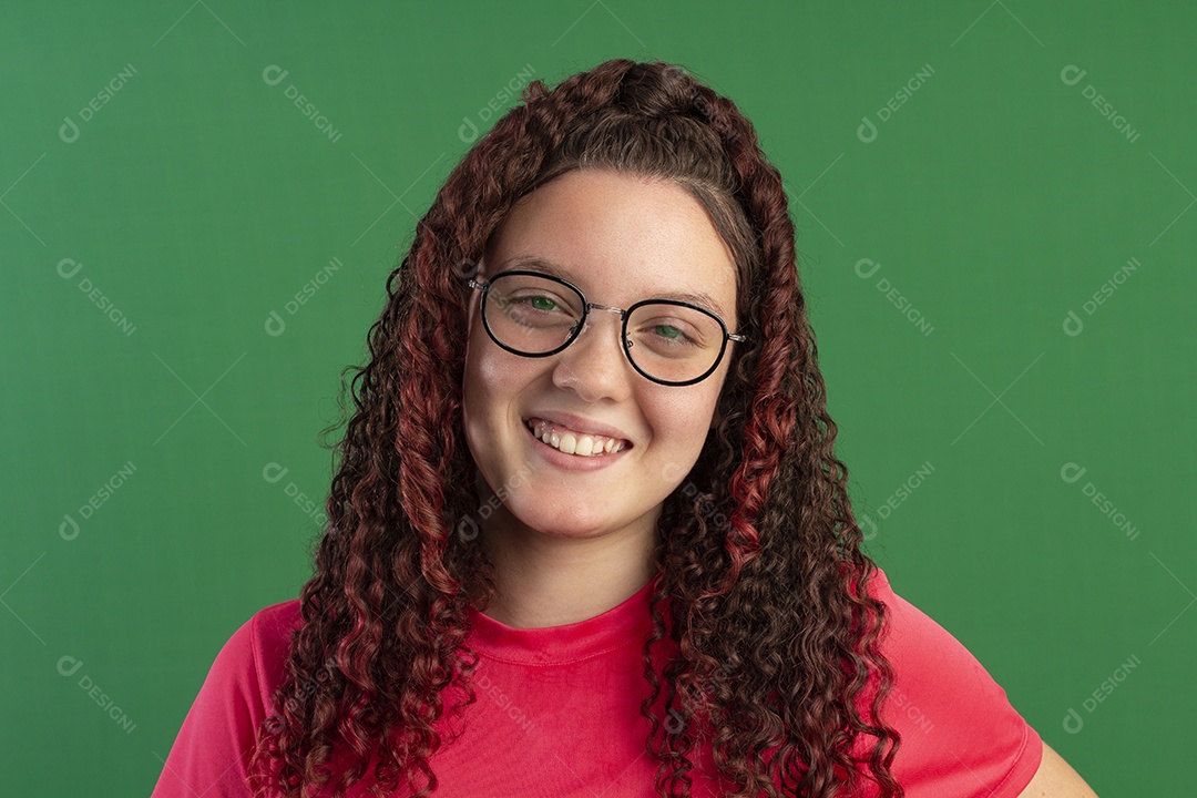 Linda menina sorridente