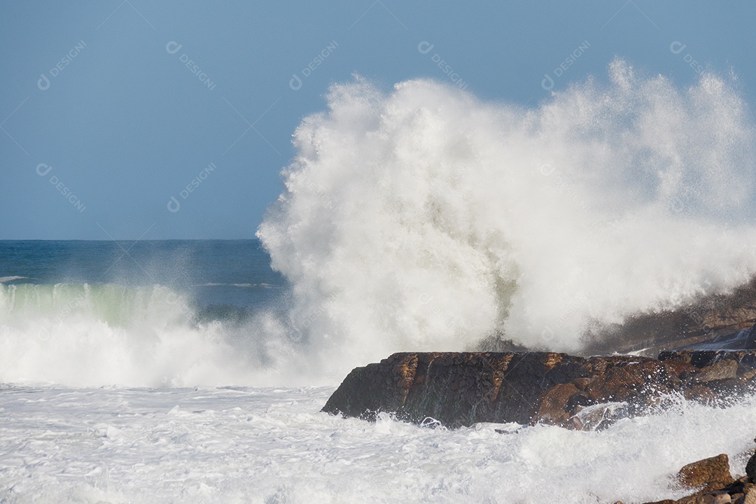 Ressaca na praia do Leblon