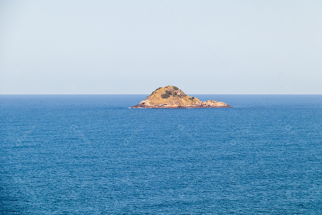 Vista da ilha do meio na praia de são conrado