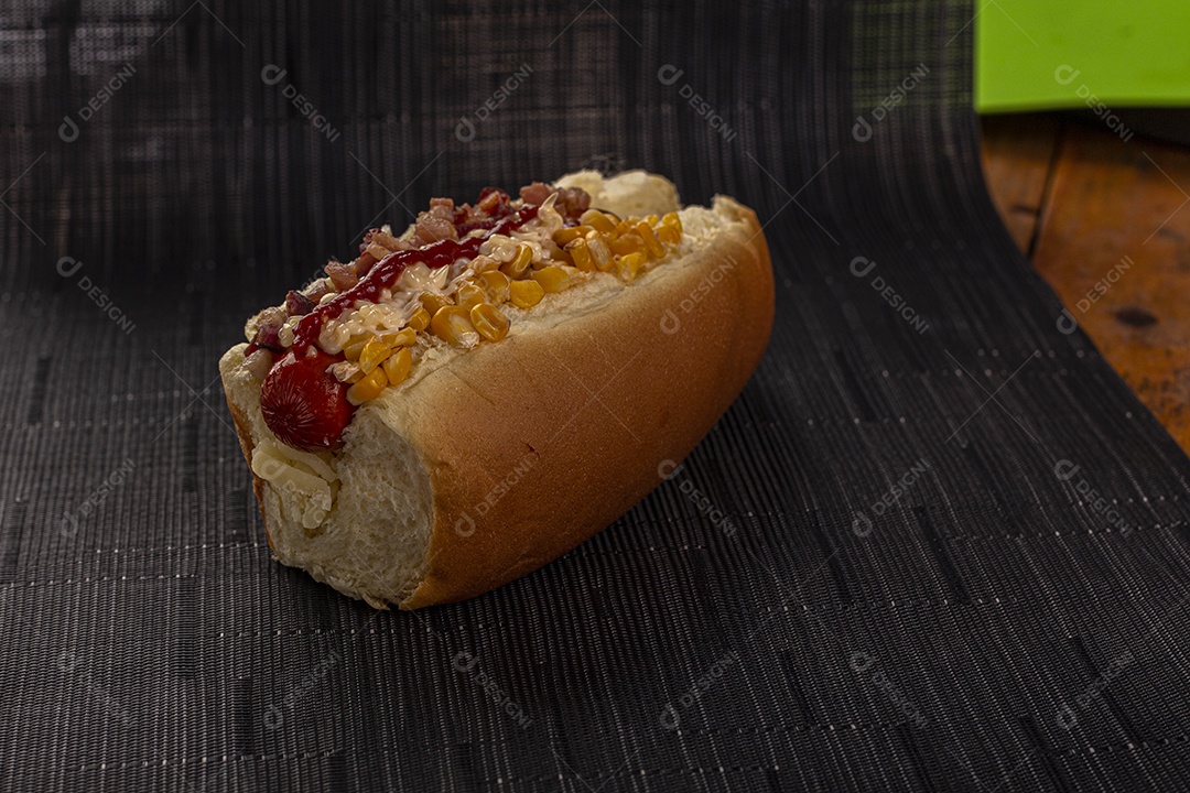 Lanche tradiconal brasileiro cachorro quente