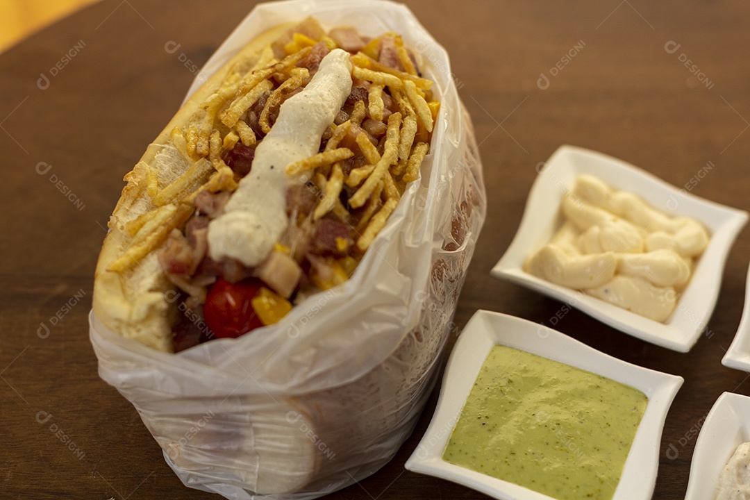 Cachorro quente super grande delicioso