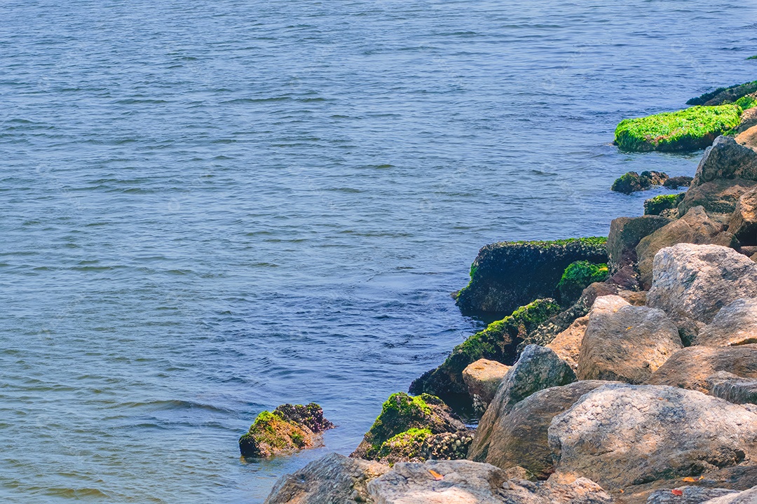 Rochas e mar paisagem natural