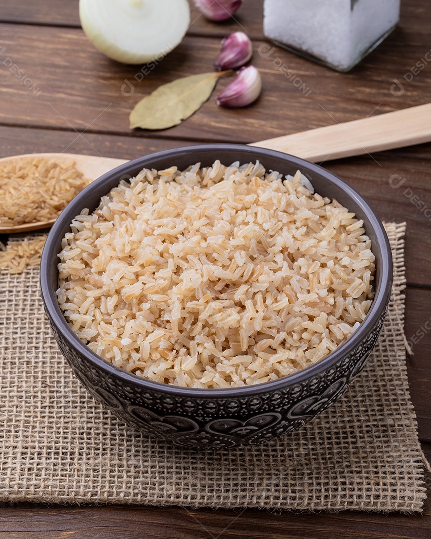 Tigela de arroz integral com concha