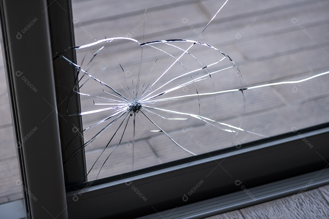 Vidro da porta rachado