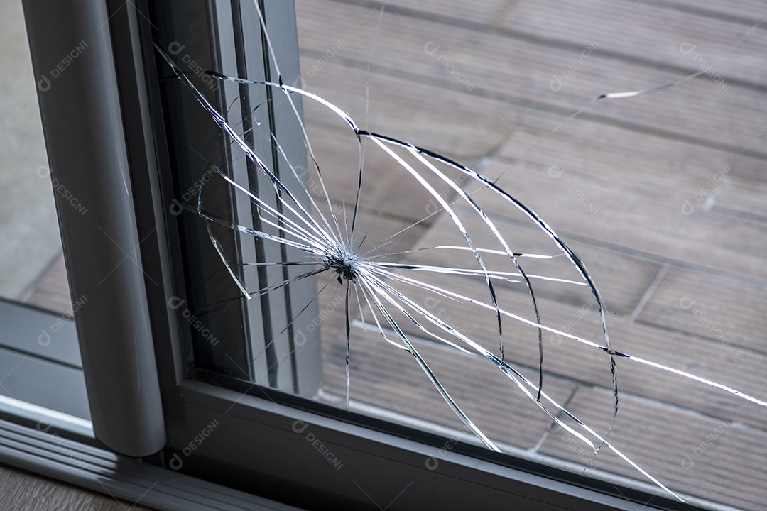 Vidro da porta rachado