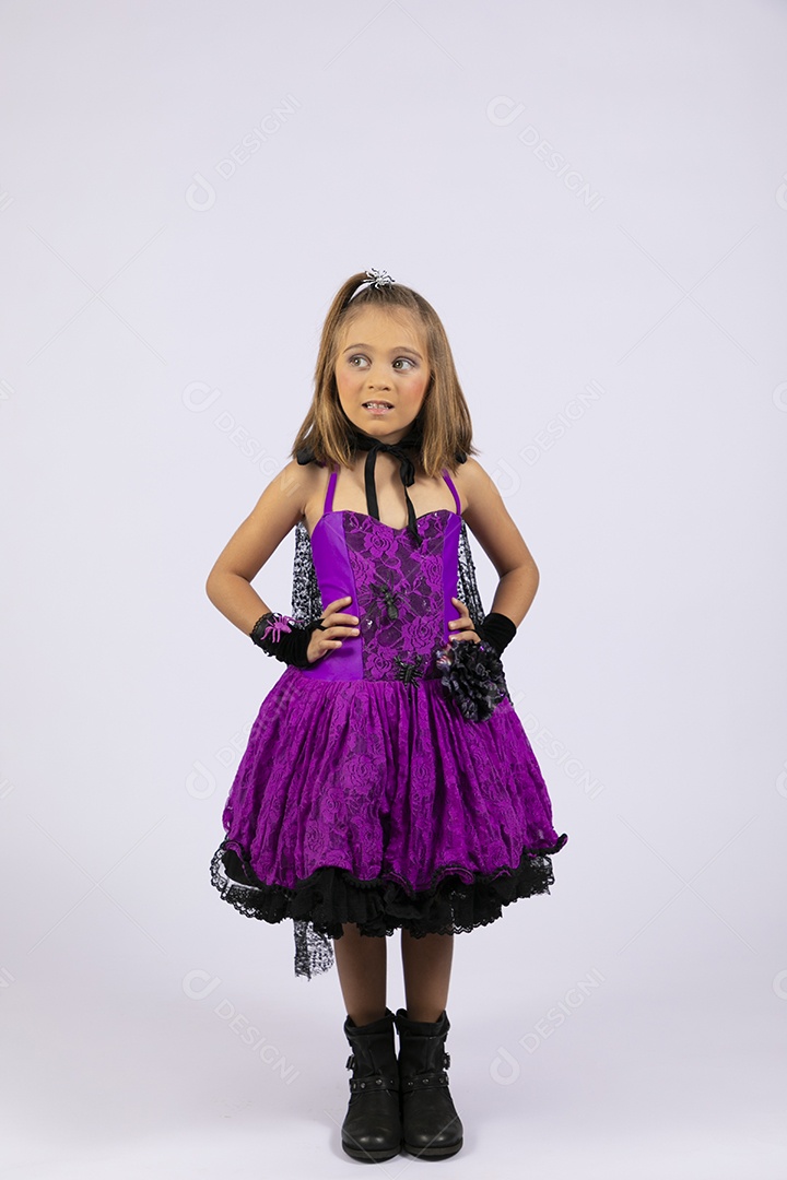 Garta linda vestida para festa de halloween