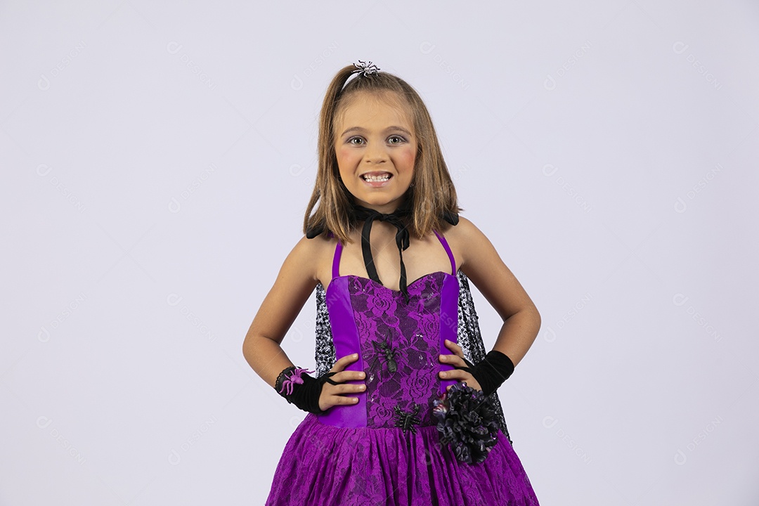 Menina fantasiada para halloween