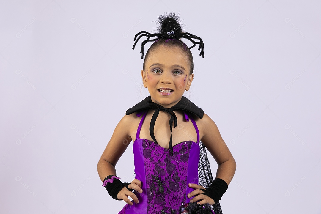 Menina fantasiada para halloween