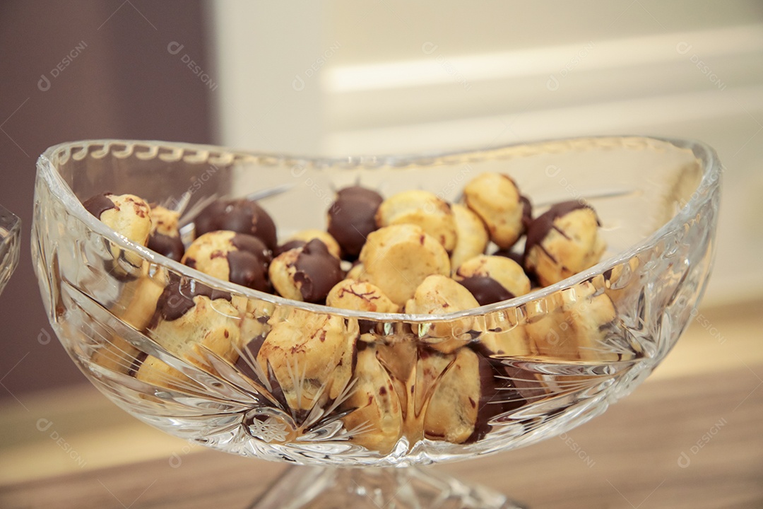 Bombons deliciosos em uma travessa