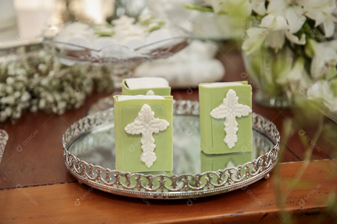 Uma mini biblía de doce decoração de um casamento