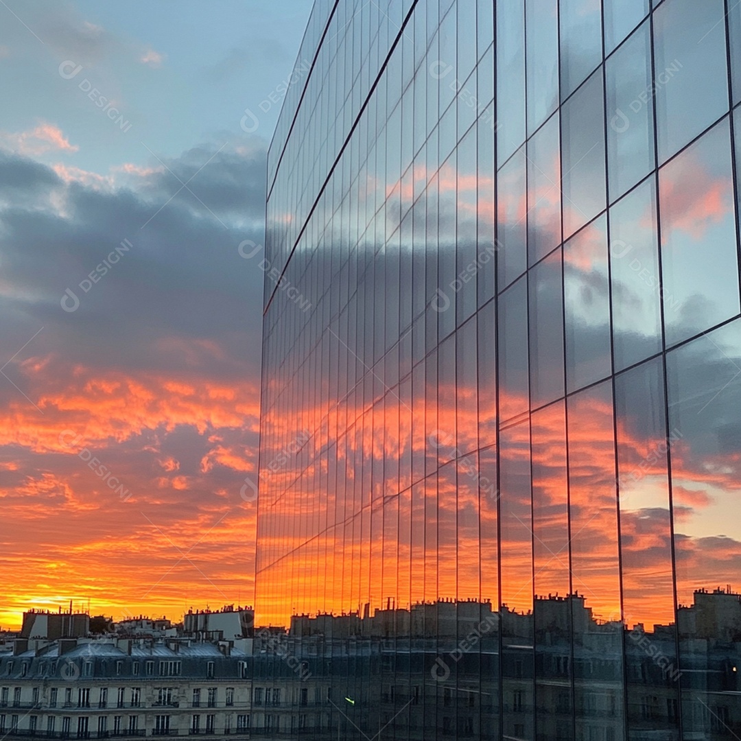 O reflexo do céu em edifícios de vidro