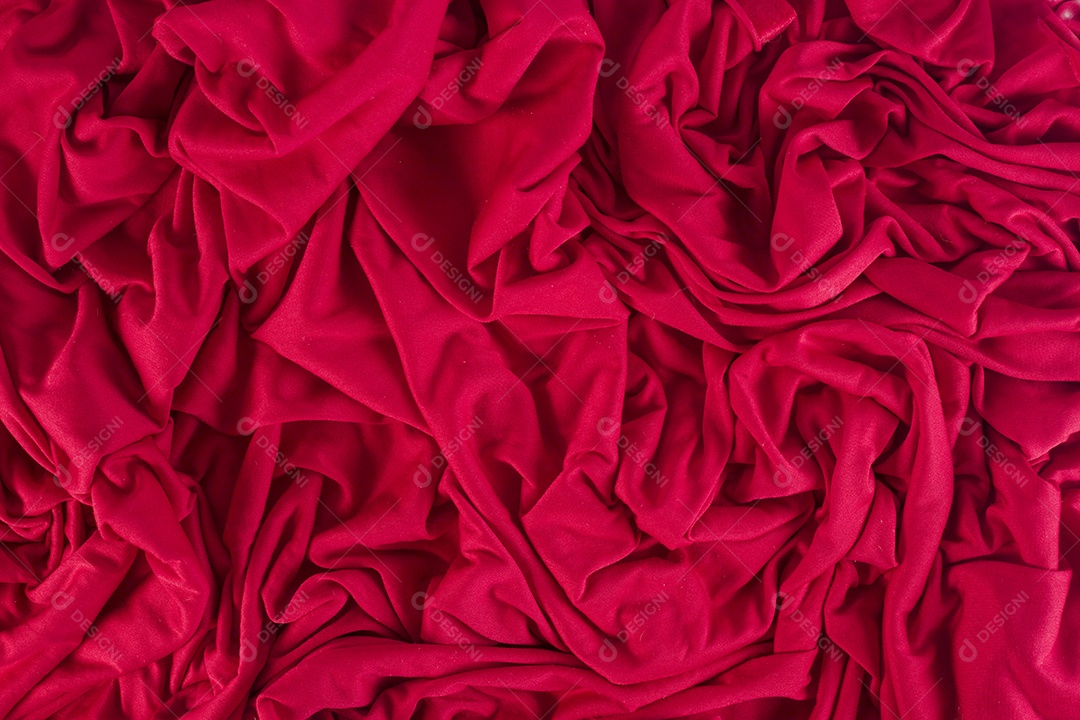 Textura de um tecido vermelho amassado
