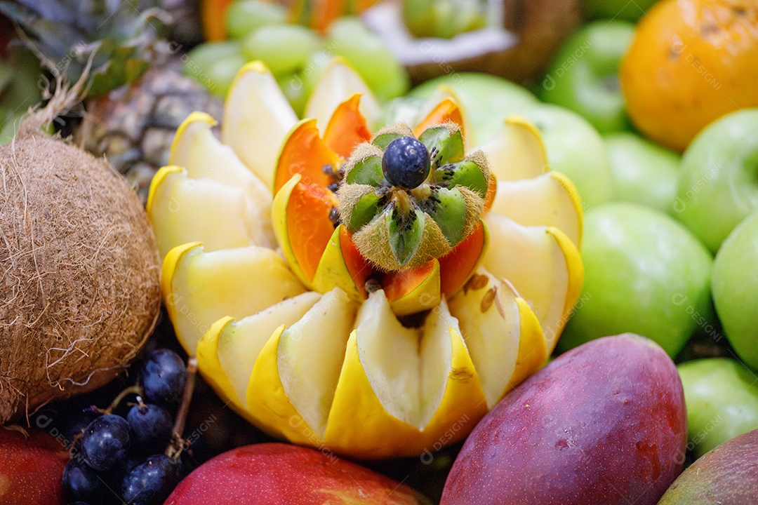 Muitas frutas em banca de mercado
