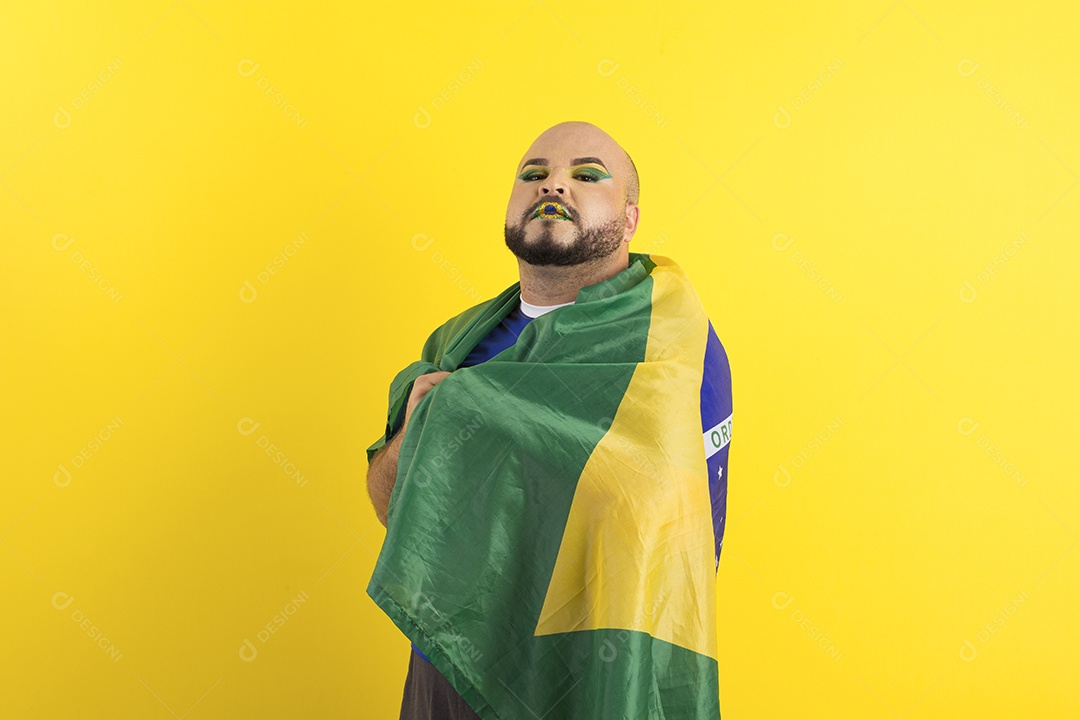 Jovem com maquiagem e bandeira do brasil