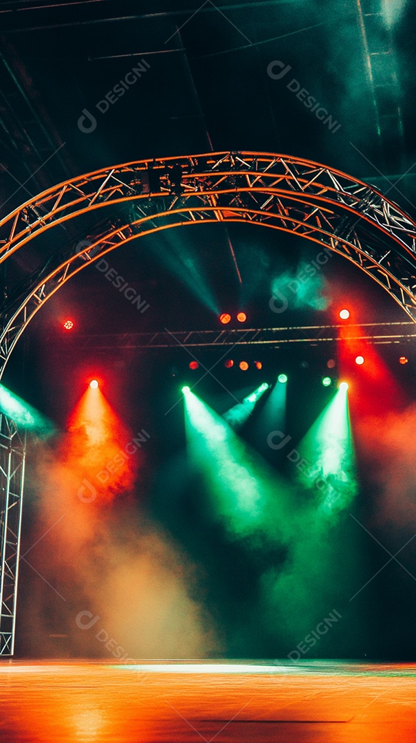 Um palco com estrutura metálica em primeiro plano