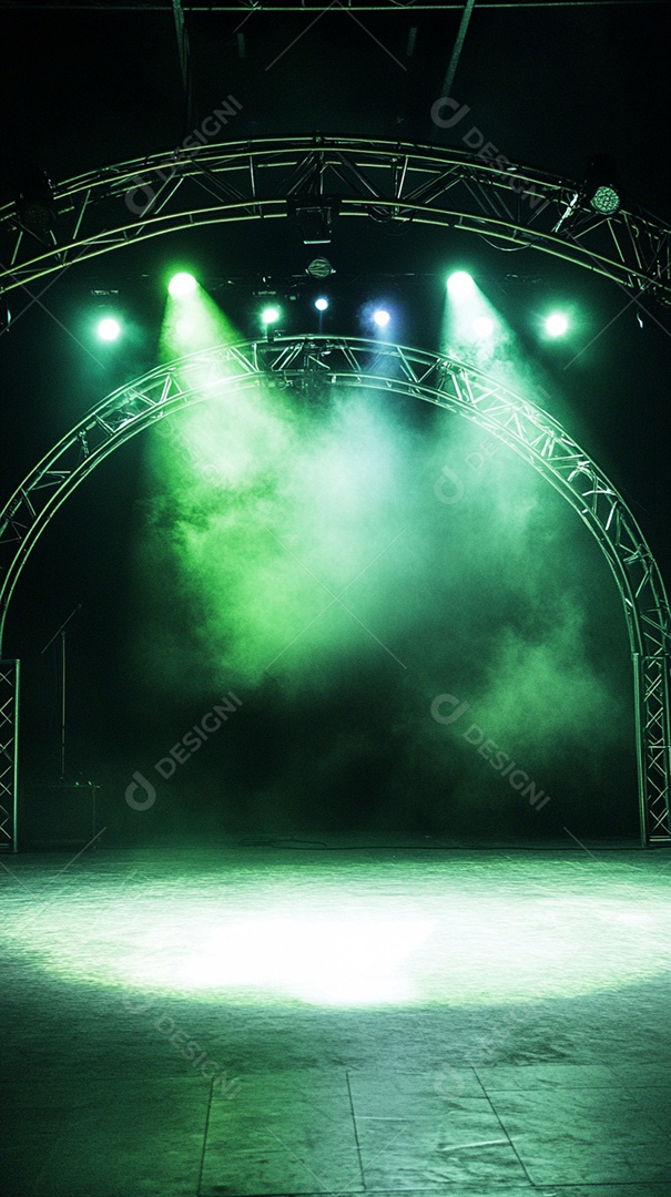 Um palco com estrutura metálica em primeiro plano