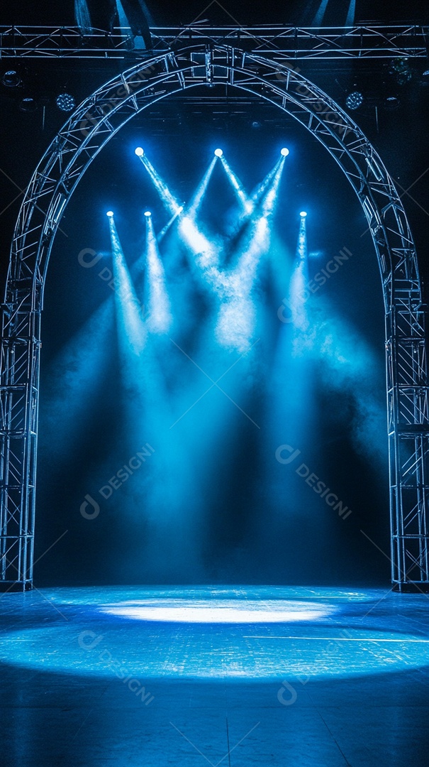 Um palco com estrutura metálica em primeiro plano