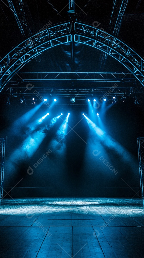 Um palco com estrutura metálica em primeiro plano
