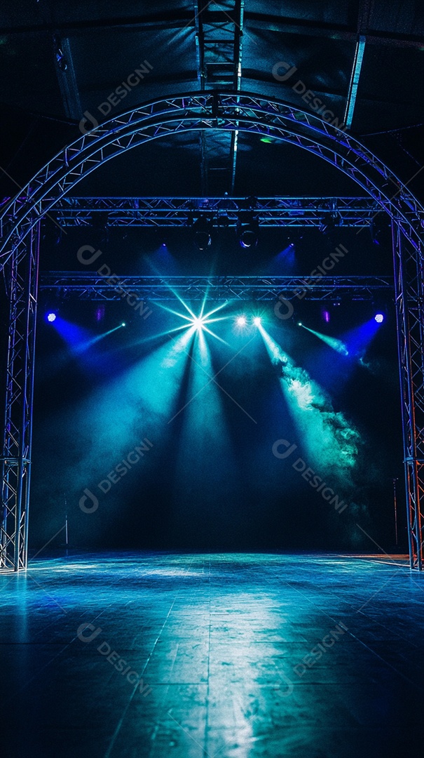 Um palco com estrutura metálica em primeiro plano