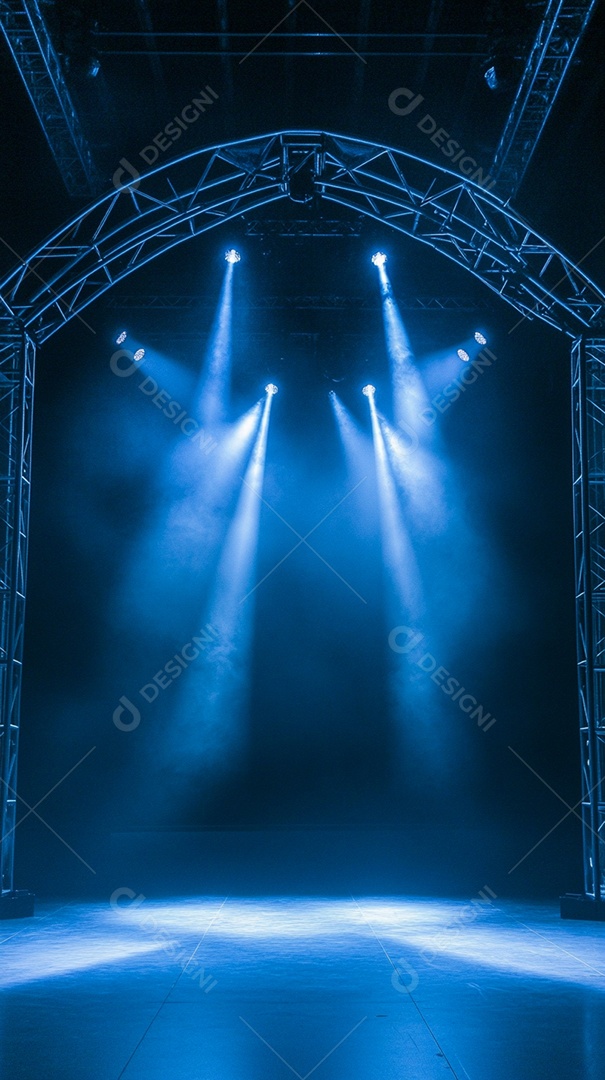 Um palco com estrutura metálica em primeiro plano