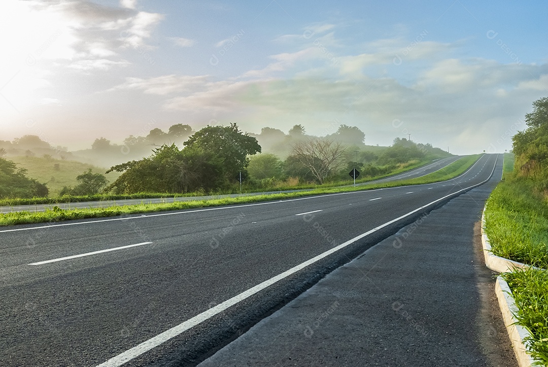 Rodovia pavimentada de pista dupla