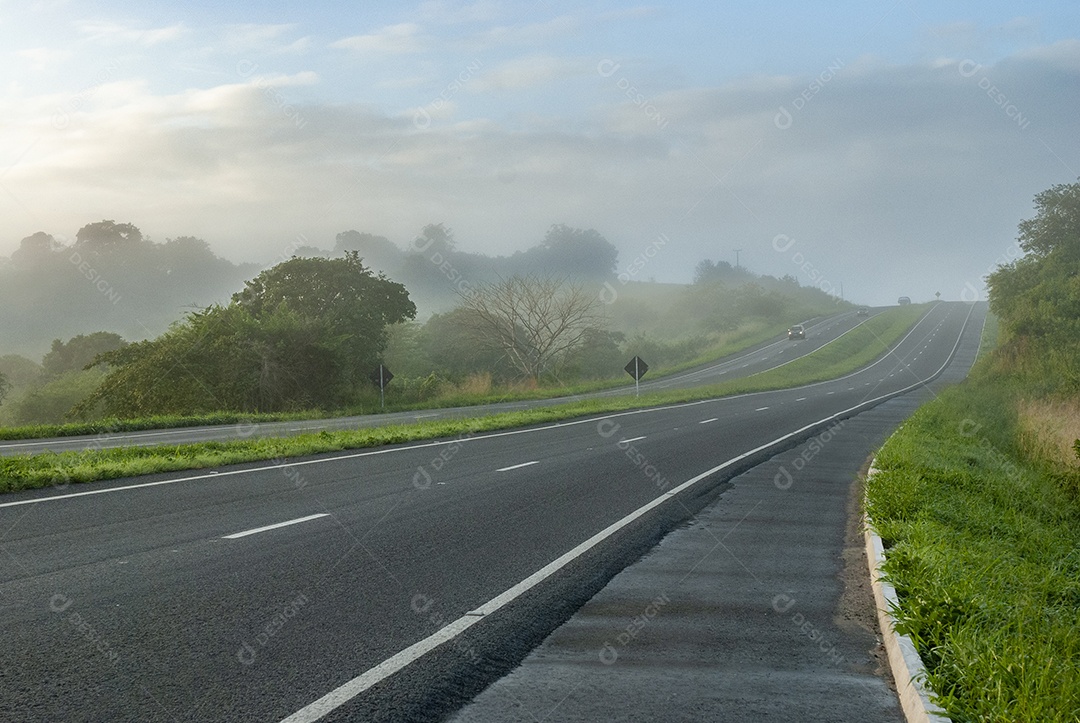 Rodovia pavimentada de pista dupla