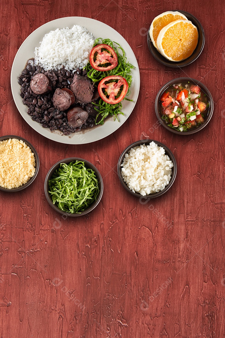 Feijoada brasileira tradicional com fundo vermelho