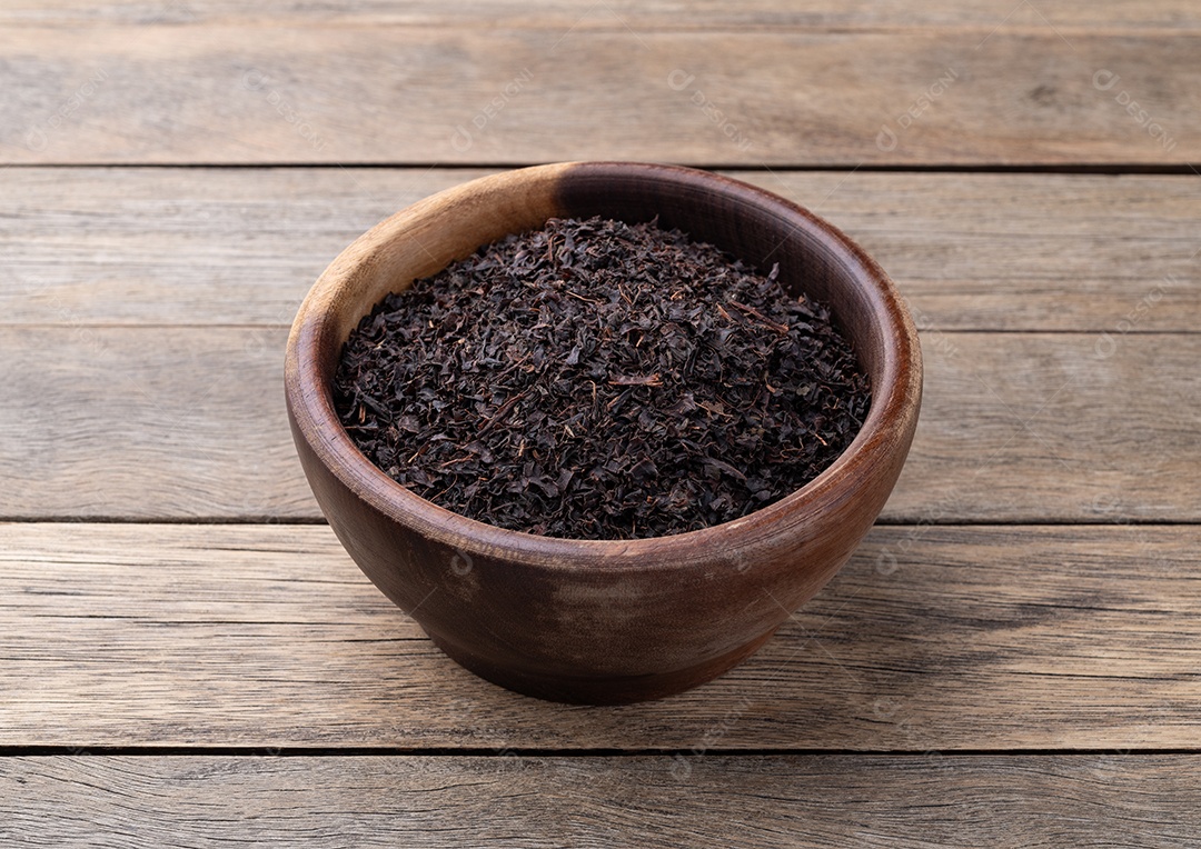 Tigela com folhas seca preta