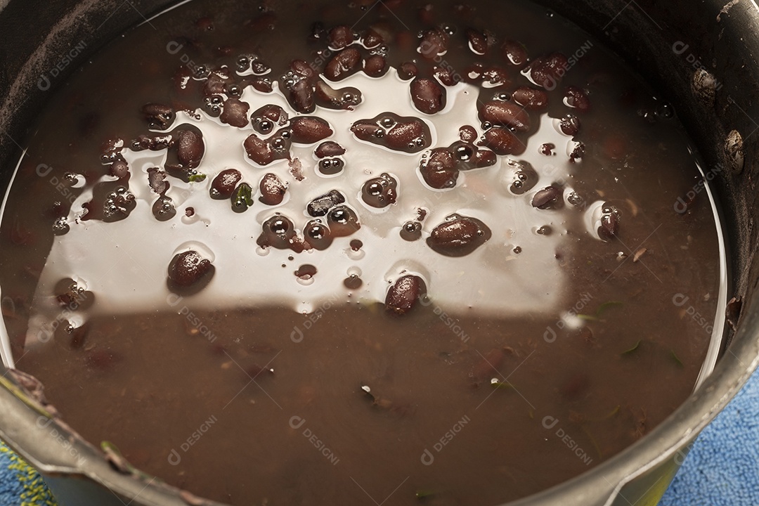 Feijão delicioso de caldo