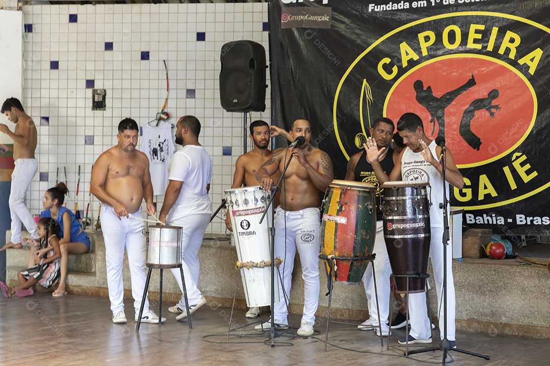 Cantores e instrumentista da roda de capoeira