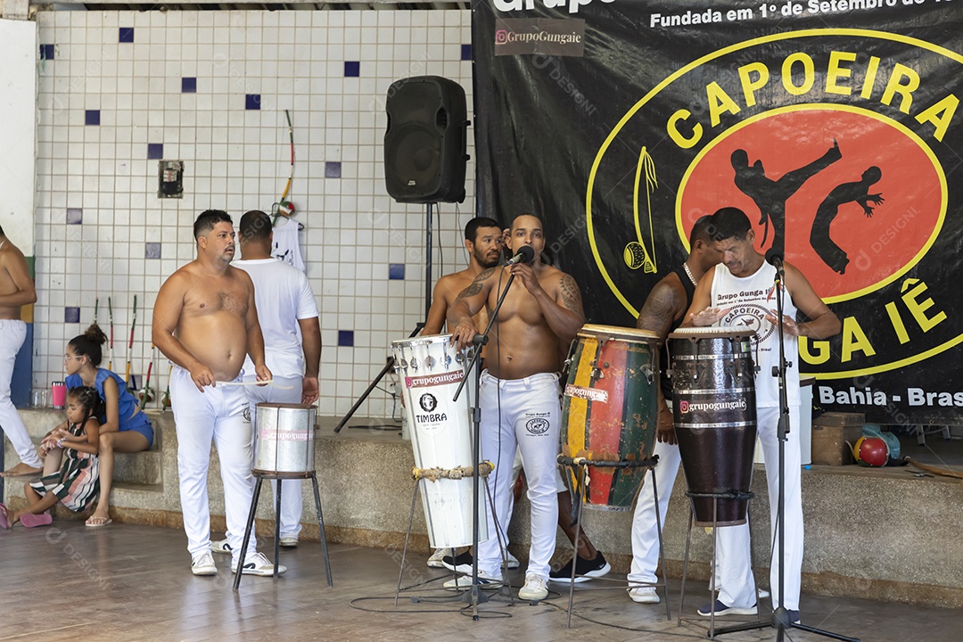 Cantores e instrumentista da roda de capoeira