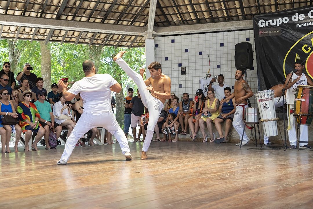 Capoeristas em luta