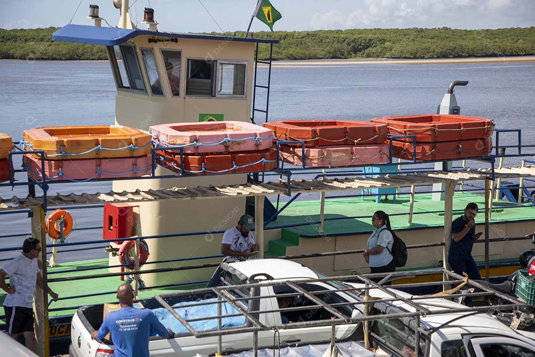 Balsas transportando carros