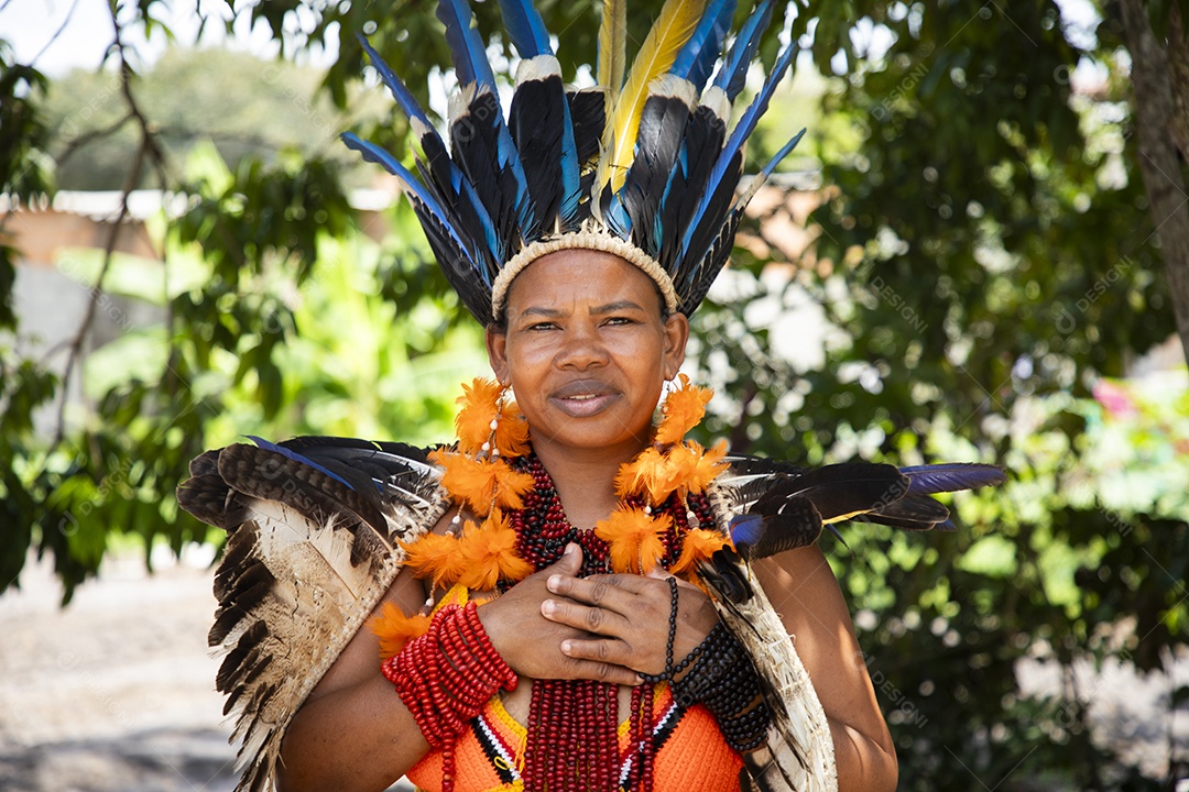 Indígena com caractéristica da aldeia