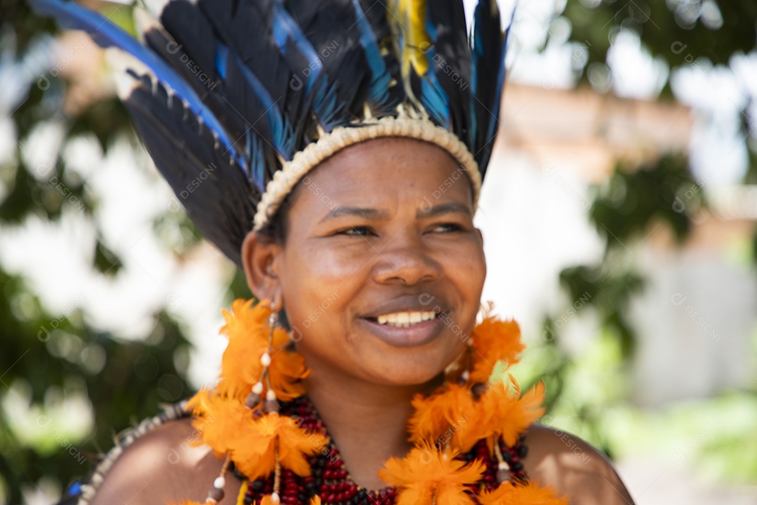 Indígena sorridente