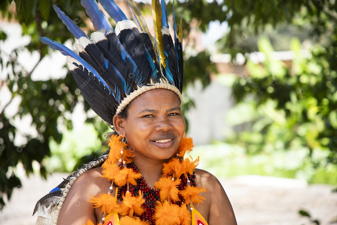 India com cocar na cabeça
