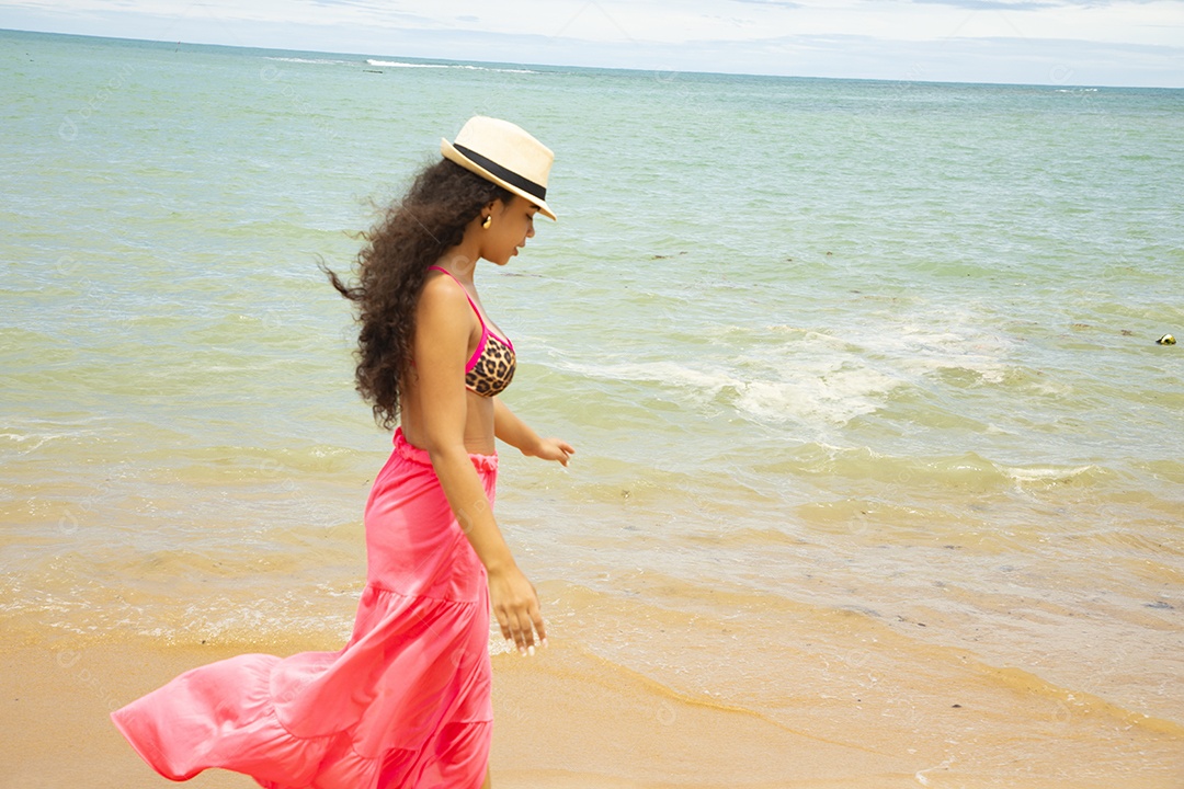 Uma linda mulher na praia