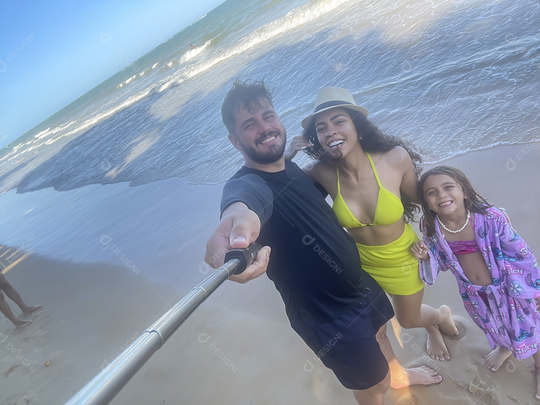 Família linda na praia