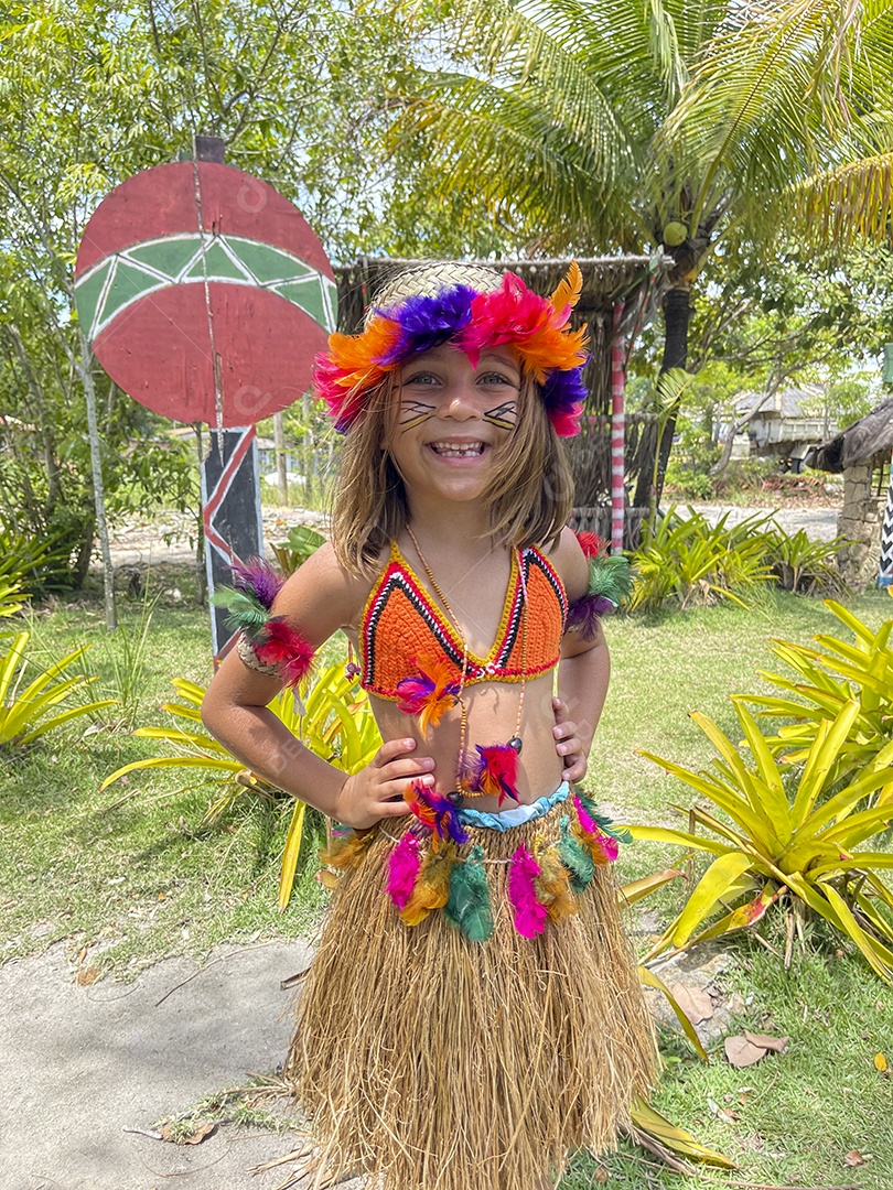 Uma cria no museu indígena aproveitando passeio