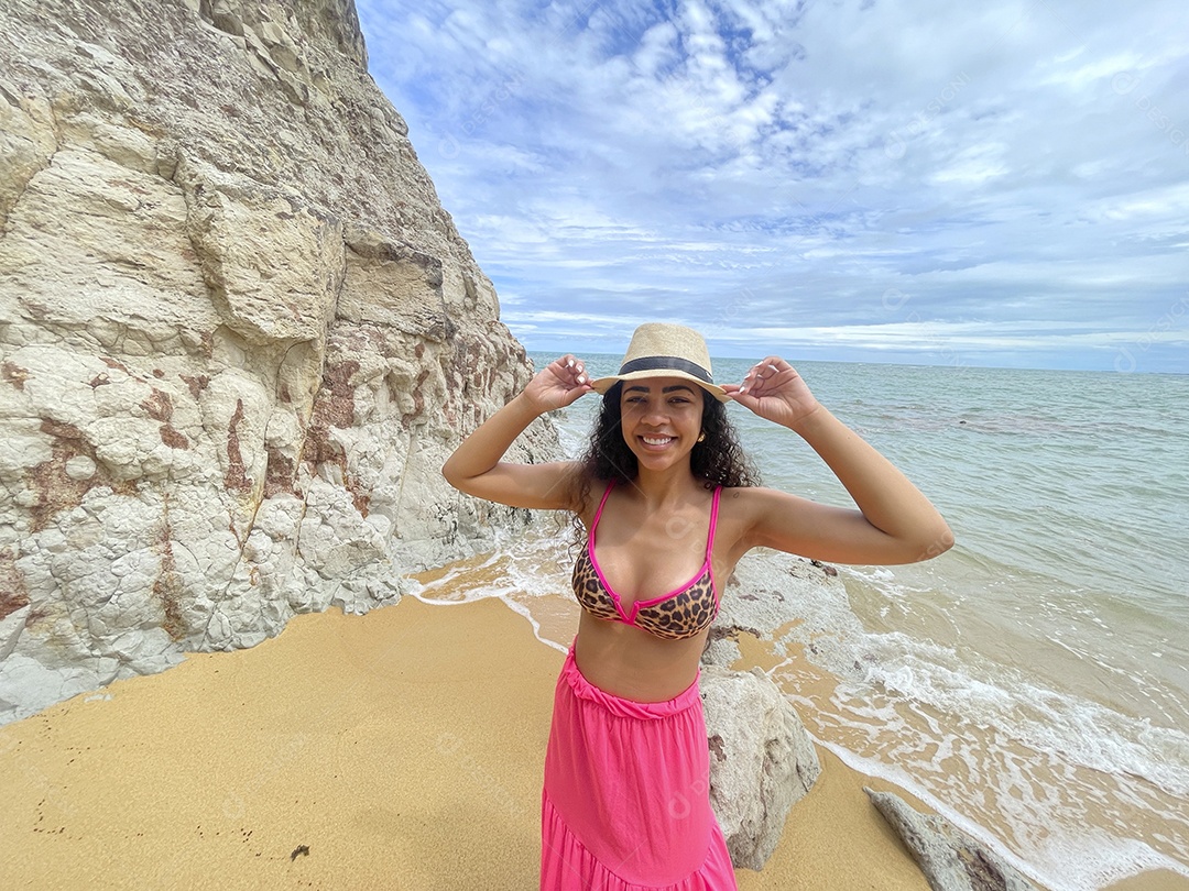 Uma linda mulher na praia